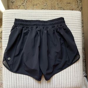 Lulu Lemon Hotty Hot High-Rise Lined Short 4” Tall